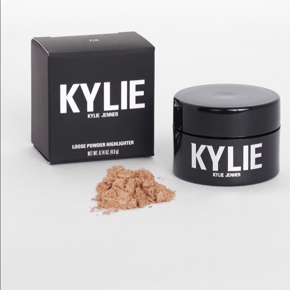 KYLIE Loose Powder Highlighter in FIJI